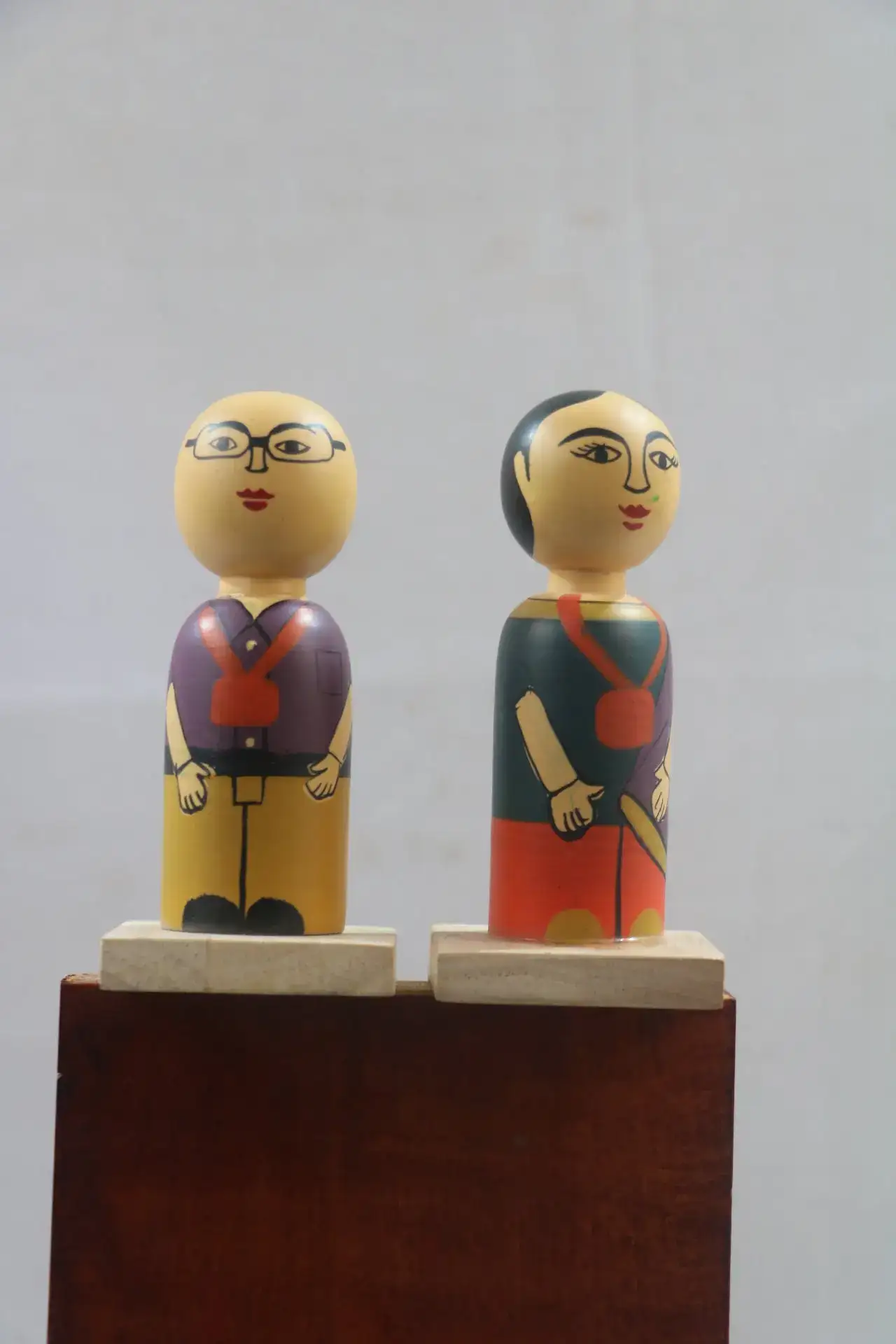 Hand-Painted Imaginative Peg Doll Pair with L Base – Non-Toxic Paint - Image 3
