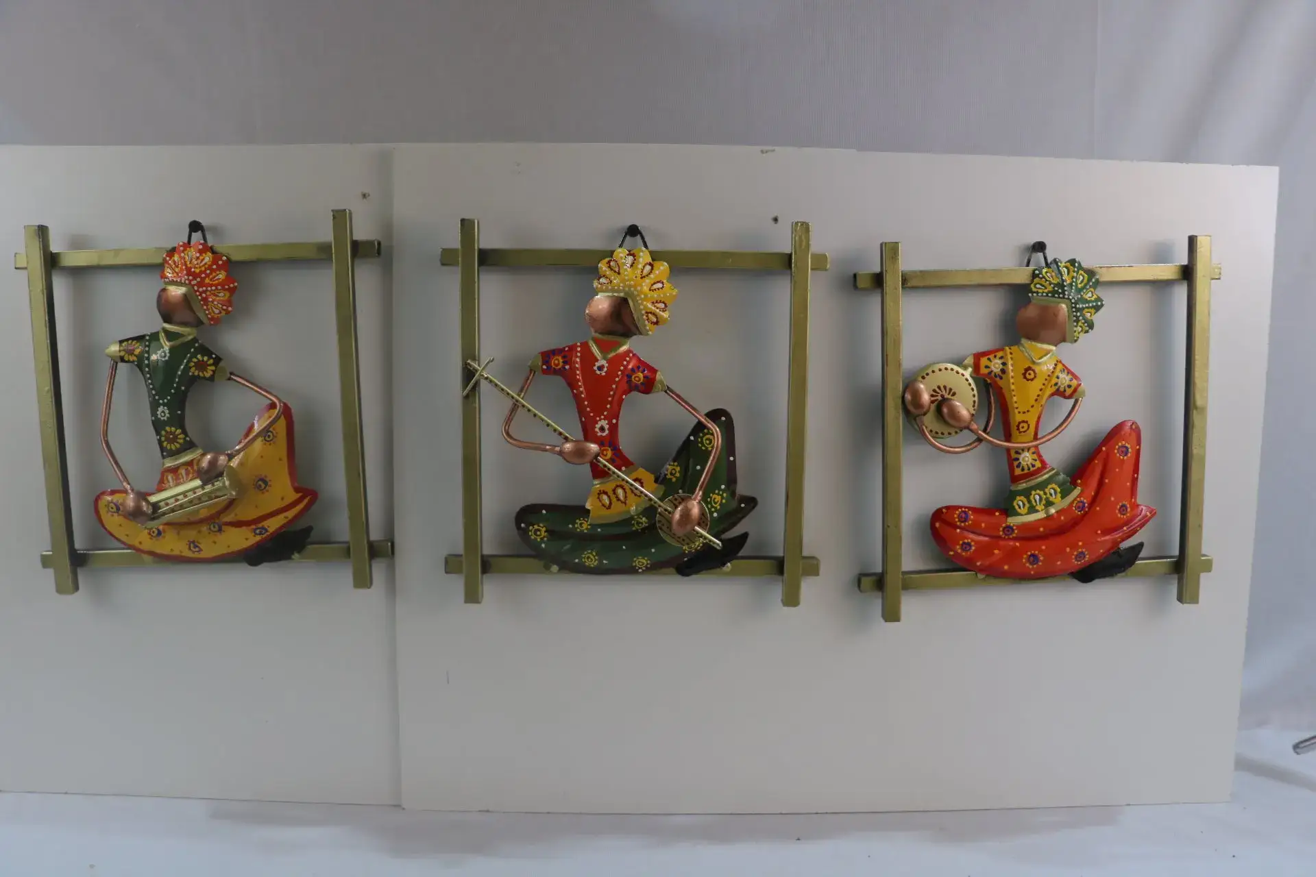 Iron Hand-painted 3 Sardar Musicians Frame Wall Decor Hanging - Image 4