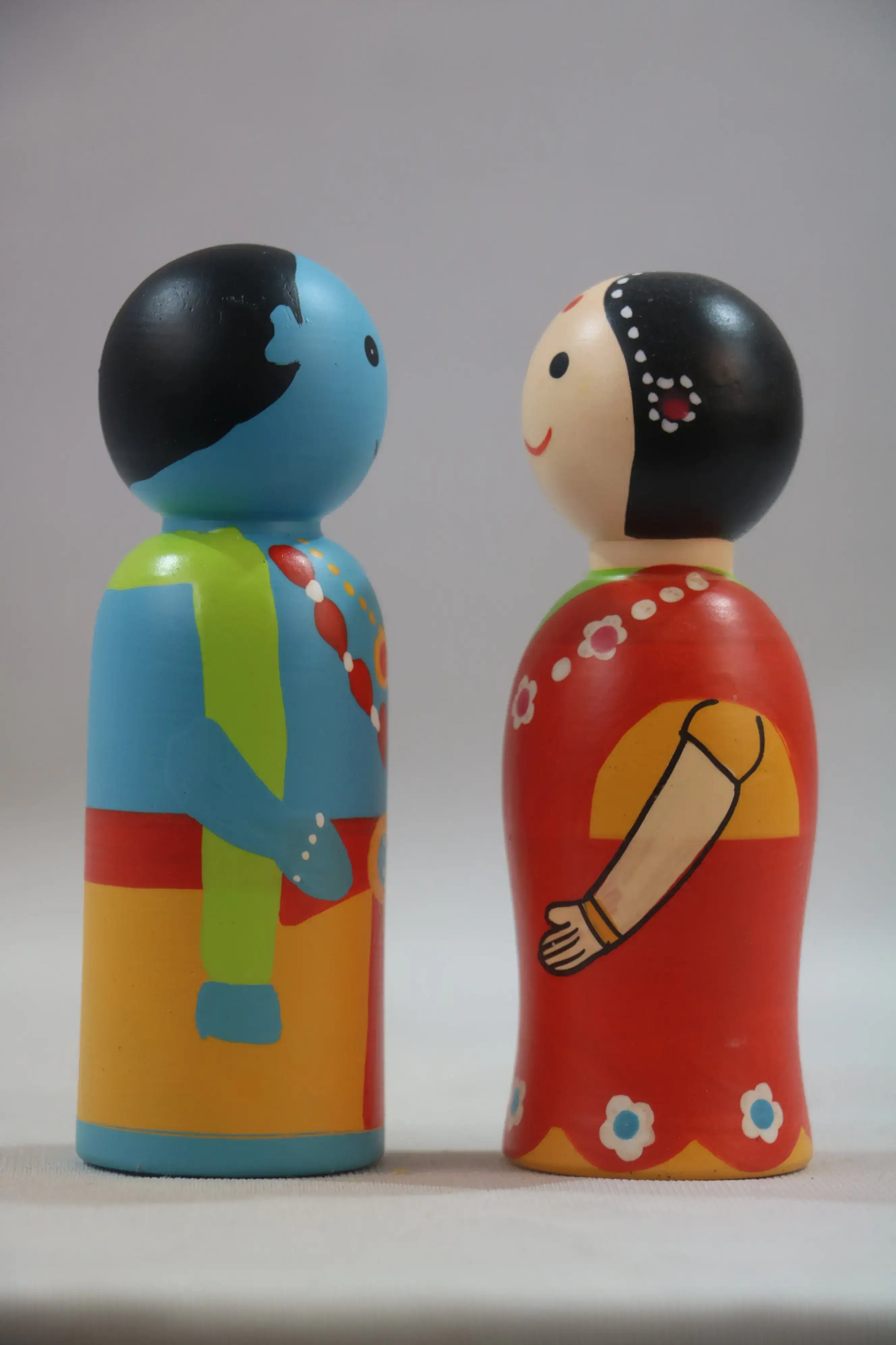 Beautiful Radha Krishna Pair Dolls – Divine Decor - Image 3