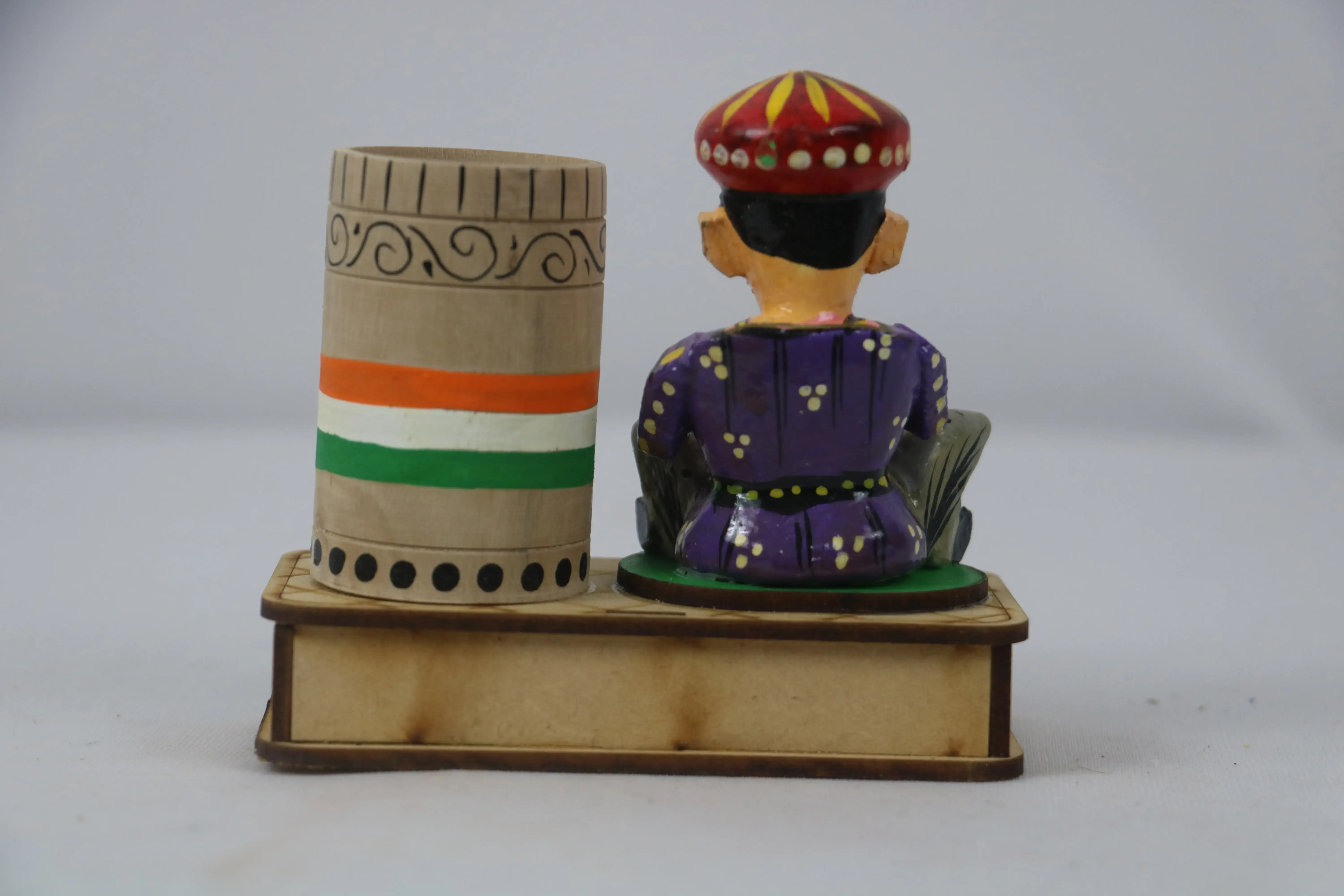 Wooden Musician Figurine Pen Holder – Artistic Desk Decor - Image 3